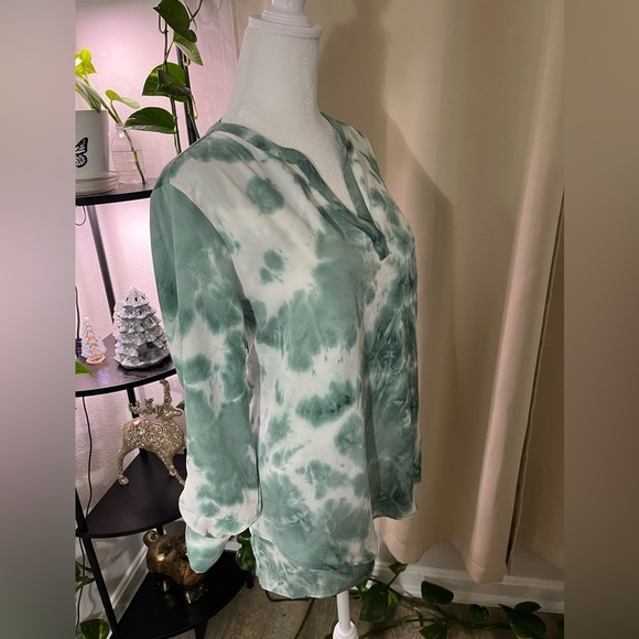 Simply Vera by Vera Wang Women’s Tie Dye Blouse - Picture 4 of 5